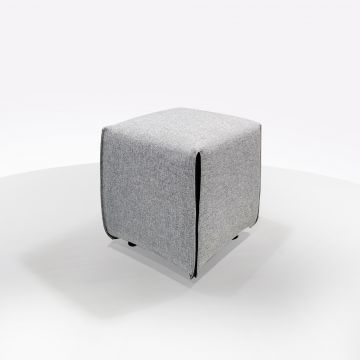 POUF IMBOTTITO CM 42X42 H.45 IN TESSUTO GRIGIO CHIARO  